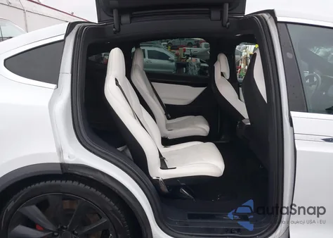 2018 Tesla Model X 100D/75D/P100D z USA, uszkodzony, nr VIN 5YJXCBE45JF104807